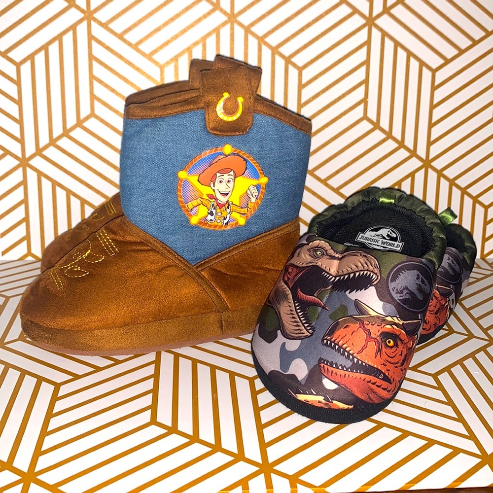 Boy’s slippers new size 9-10